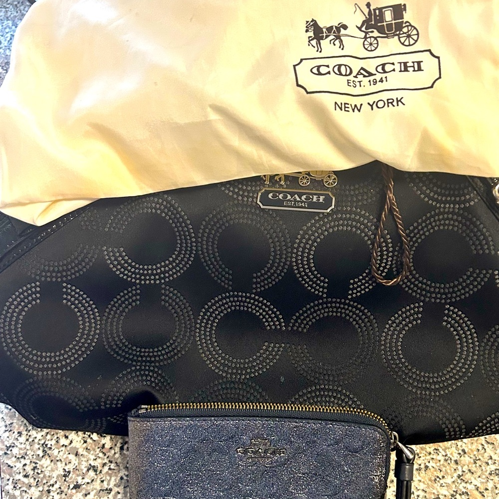 Coach set large purse dust bag and wristlet